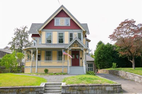 2 Mott St, Ansonia, CT 06401-1930