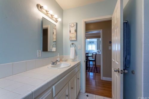 6028 Dunrobin Ave, Lakewood CA  90713-1034 exterior