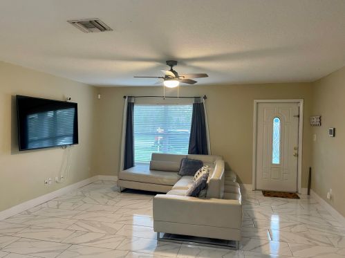 525 Billiar Ave, Fort Pierce FL  34983-8730 exterior