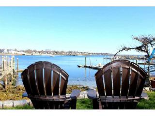 186 Riverside Dr, East Providence RI  02915-4833 exterior