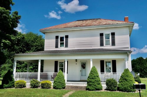 71 Young Rd, Greenville, PA 16125-8425