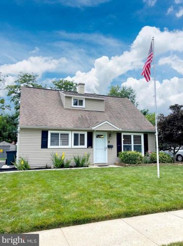 594 Rosemar Dr, Yardley, PA 19067-6818