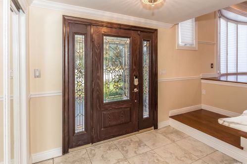 1305 Dale Ct, Seaford, NY 11783-1718
