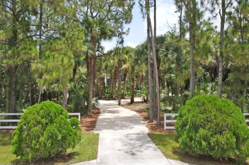 2730 6th St, Naples, FL 34120-4315