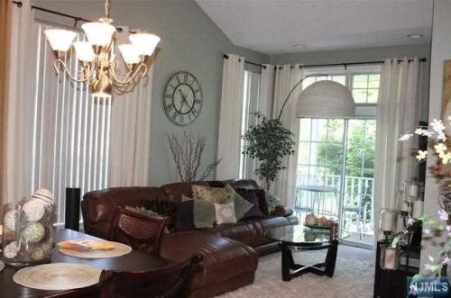1362 Oxford St, Mahwah NJ  07430-3260 exterior
