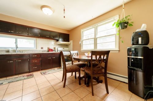 18 Midvale Ave, Lake Hiawatha NJ  07034-1011 exterior