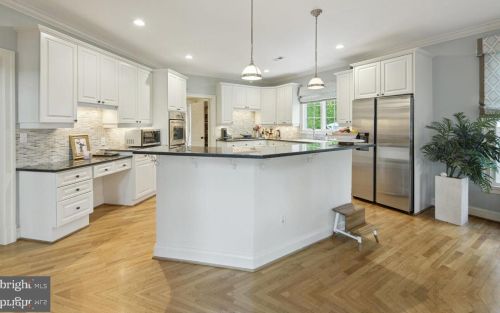 610 Poplar Dr, Falls Church VA  22046-2838 exterior