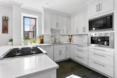 194 Garth Rd, Scarsdale, NY 10583-3802