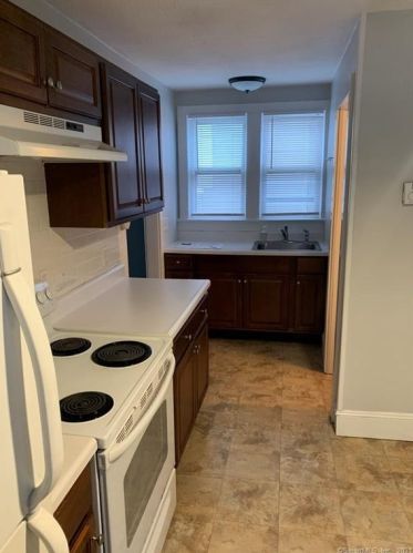 54 Forest St, New Canaan CT  06840-4703 exterior
