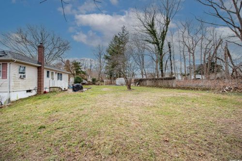 5 Giant Oak Dr, Panamoka, NY 11961-2647