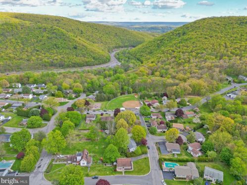 304 Highland Dr, Primrose, PA 17901-4041