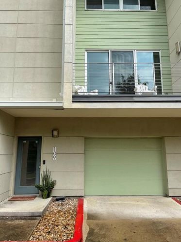 604 Bluff Dr, Austin TX exterior