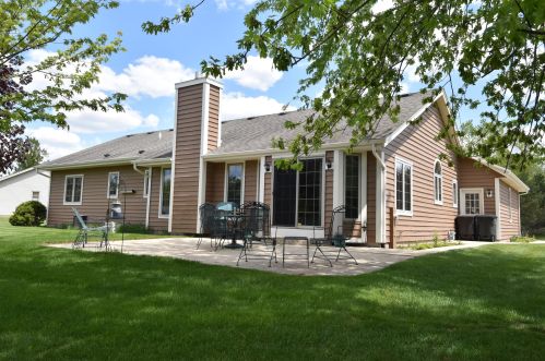 635 Woodland Cir, Waterford, WI 53185-2824