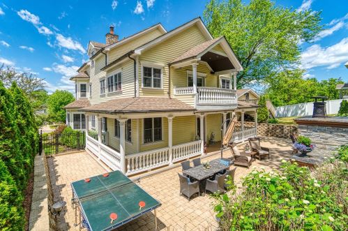 233 Darwin St, Lake Geneva WI  53147-2012 exterior