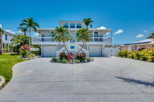2657 8th Ave, Saint James City, FL 33956-2181
