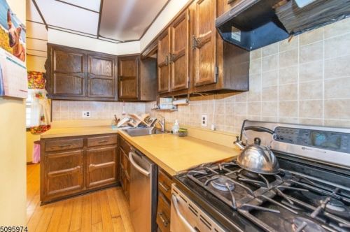 29 Glenwood Ave, Bloomfield NJ  07003-2202 exterior