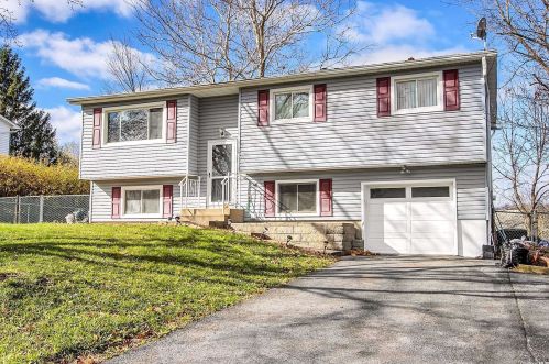 106 Rolling Meadows Rd, Middletown, NY 10940-2606