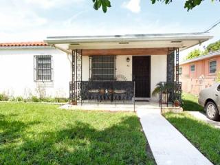 40 65th Ave, Miami, FL 33126-4406