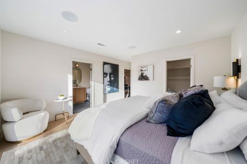 5503 Costello Ave, Van Nuys CA  91401-5706 exterior