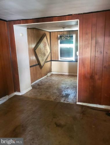 319 Oakland St, Trenton, NJ 08618-3511