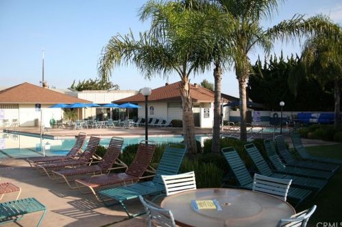 13341 Twin Hills Dr, Seal Beach, CA 90740-4218