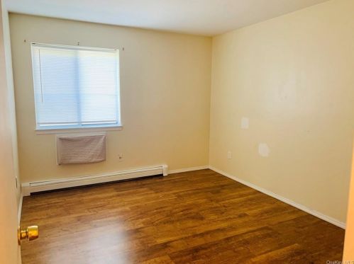 1 Ruth Ct, Middletown NY  10940-5328 exterior