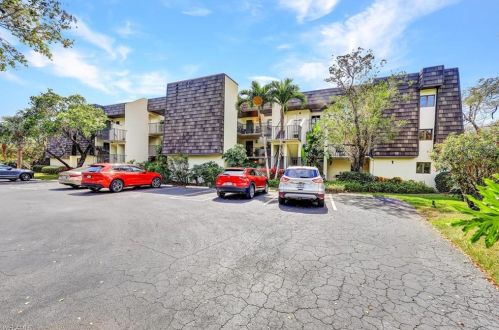 1601 Spoonbill Ln, Naples, FL 34105-2796