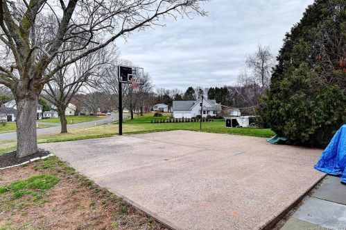 9 Still Field Rd, Manchester CT  06040-6355 exterior