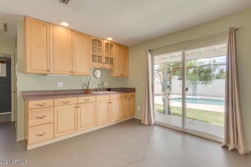 4333 17 Ave, Phoenix AZ 85085-6300 exterior