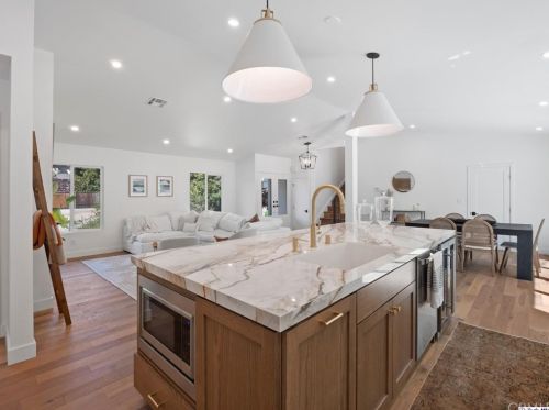 5267 Gould Ave, La Canada CA  91011-2443 exterior