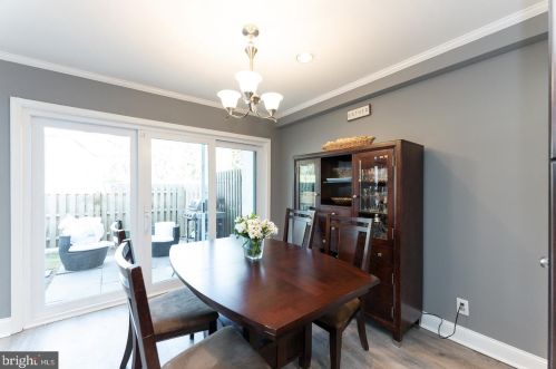 281 Chelsea Cir, Newtown Square PA  19073-2104 exterior