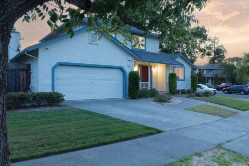 1195 Exeter Dr, Santa Rosa CA  95401-8823 exterior