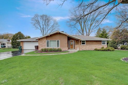 2335 Graylog Ln, Waukesha WI  53151-2921 exterior