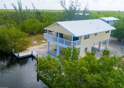 3684 Landers St, Summerland Key, FL 33043-6138