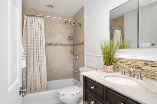 513 15th St, Huntington Beach CA  92648-4045 exterior