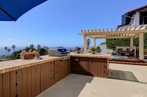 30525 Rhone Dr, Rancho Palos Verdes CA  90275-5742 exterior
