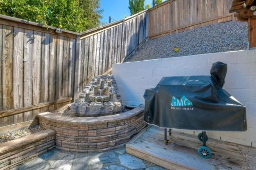 2169 Fiori Dr, Vista CA  92084-7737 exterior