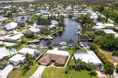 63 Riverway Blvd, Palm City, FL 34990-4239