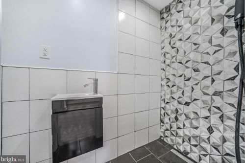 2836 Haverford Rd, Ardmore PA  19003-1715 exterior