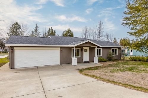 17900 Lake Forest Dr, Lake Wildwood, CA 95946-8806