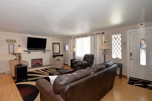 849 Artvue Dr, Pittsburgh, PA 15243-1617