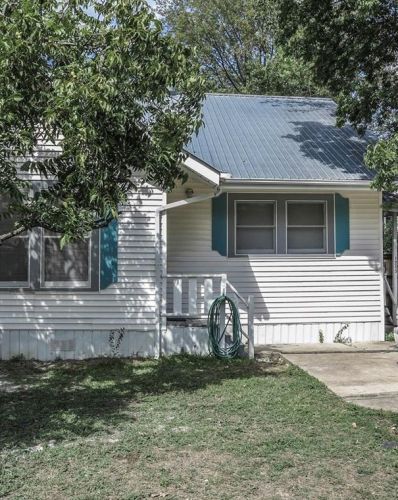 1205 Laurel St, Georgetown TX  78626-6104 exterior