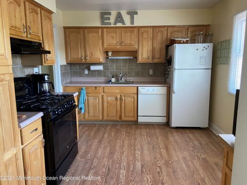 328 Jefferson Ct, Bricktown, NJ 08724-1649