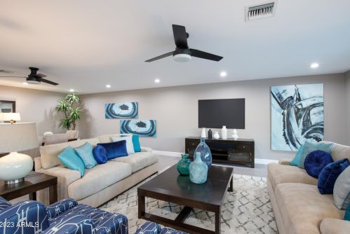 156 Elm St, Phoenix AZ  85013-2721 exterior