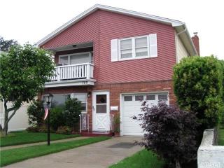 709 Park Ave, East Atlantic Beach NY  11561-2621 exterior