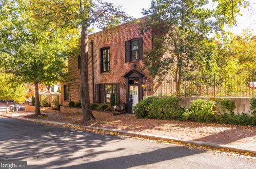 3300 Q St, Washington, DC 20007-2716
