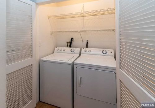 3710 Mark Twain Way, Mahwah NJ  07430-3477 exterior