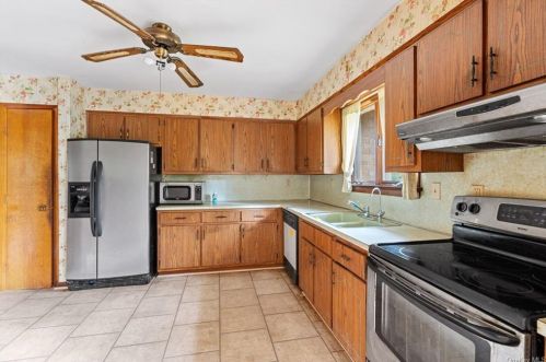 14 Cary Rd, Hyde Park, NY 12538-2618