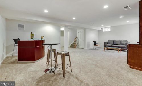 11 Broad Way, Lovettsville VA  20180-8608 exterior