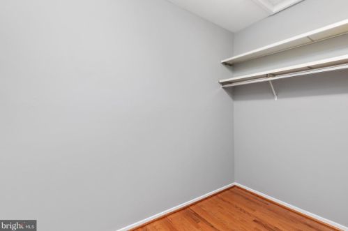 2271 Wheelwright Ct, Herndon VA  20191-2337 exterior